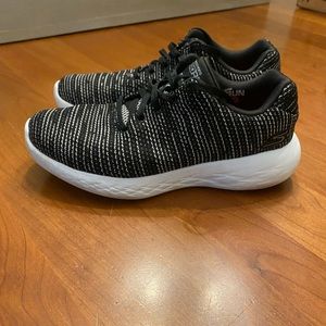 Women’s Skechers sneakers